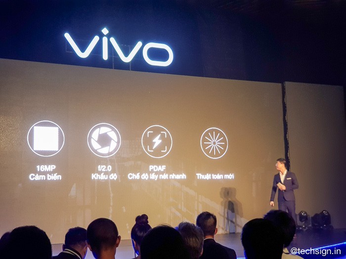 Vivo V7+ lên kệ: camera selfie 24MP, màn hình FullView, giá 8 triệu đồng