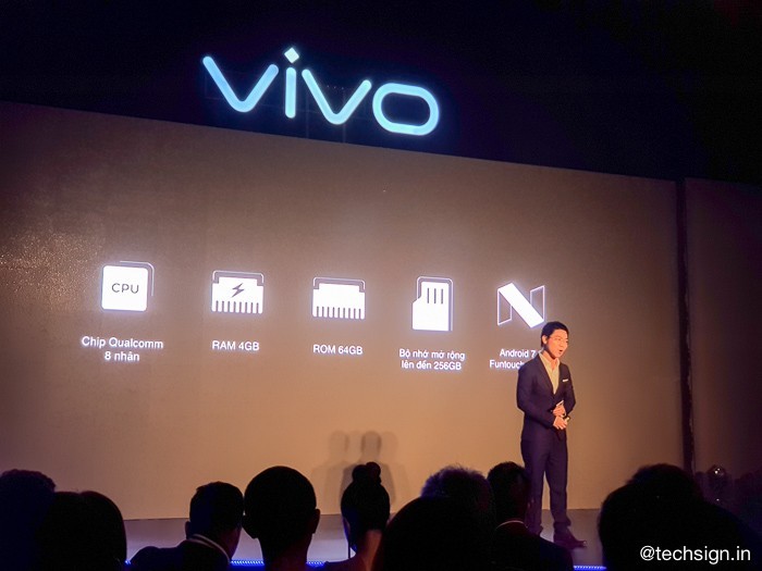 Vivo V7+ lên kệ: camera selfie 24MP, màn hình FullView, giá 8 triệu đồng