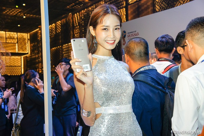 Vivo V7+ lên kệ: camera selfie 24MP, màn hình FullView, giá 8 triệu đồng