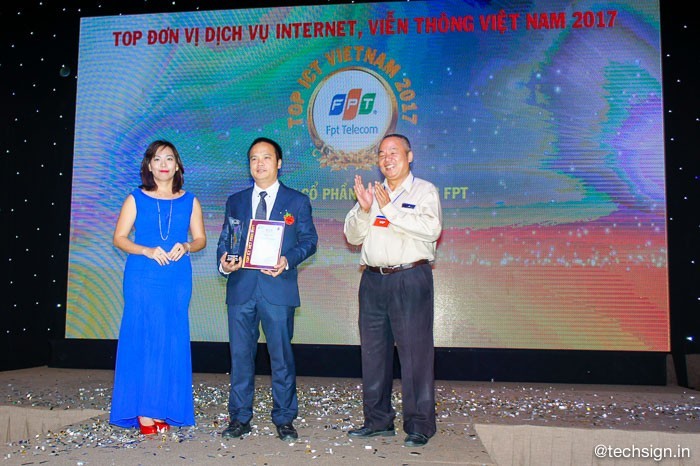 FPT nhận giải thưởng Top ICT Việt Nam 2017 của HCA