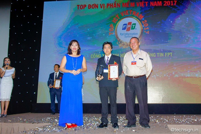 FPT nhận giải thưởng Top ICT Việt Nam 2017 của HCA