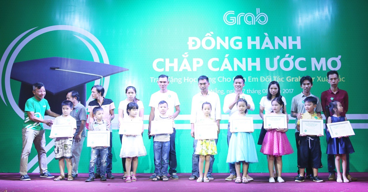 Grab trao tặng 80 suất học bổng tại Đà Nẵng