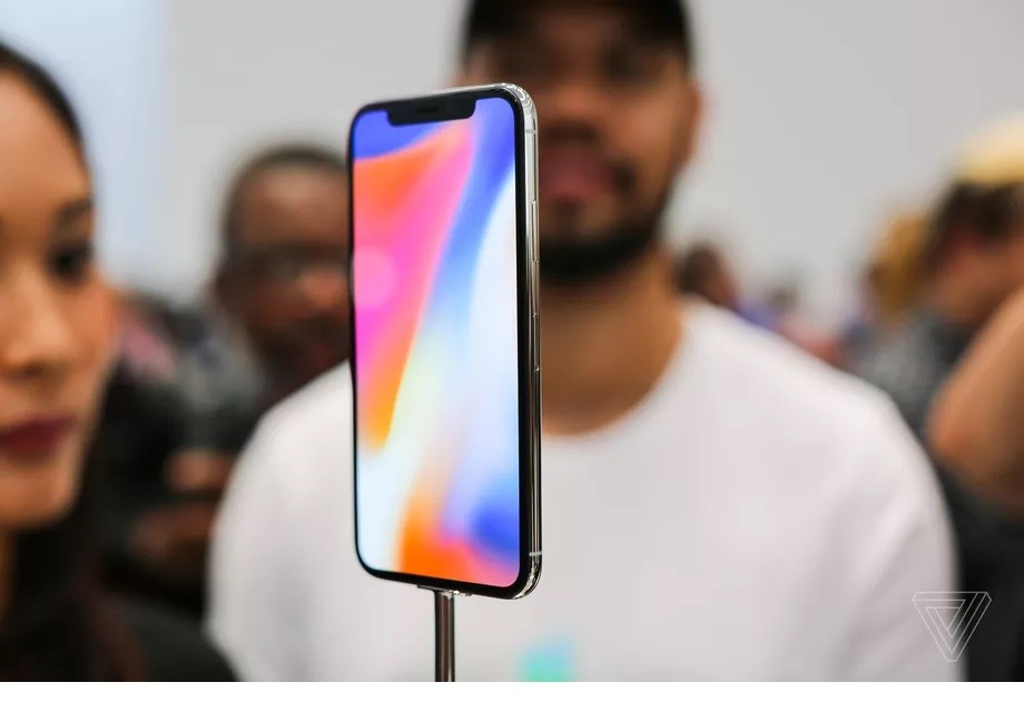 Chuyện Apple: iPhone X sẽ làm 'tổn thương' iPhone 8/8 Plus