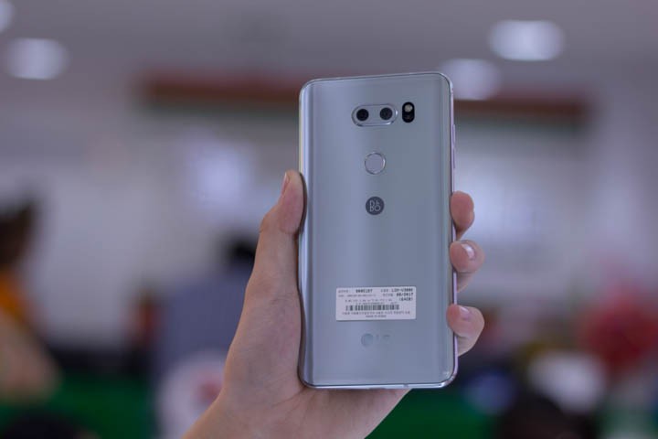 Trên tay LG V30: sự lột xác hoàn toàn của LG