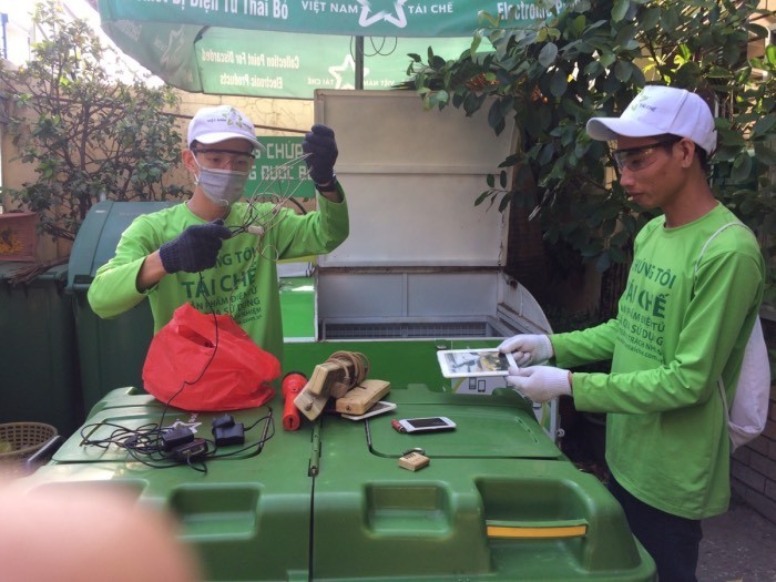 Đẩy mạnh thu gom, tái chế rác thải điện tử tại Hà Nội