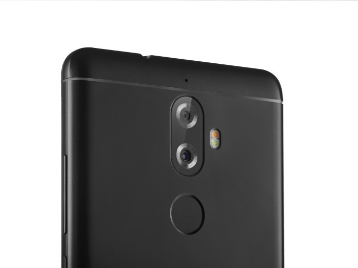 Lenovo K8 Plus ra mắt: camera kép, chạy Android gốc, giá 5,5 triệu đồng