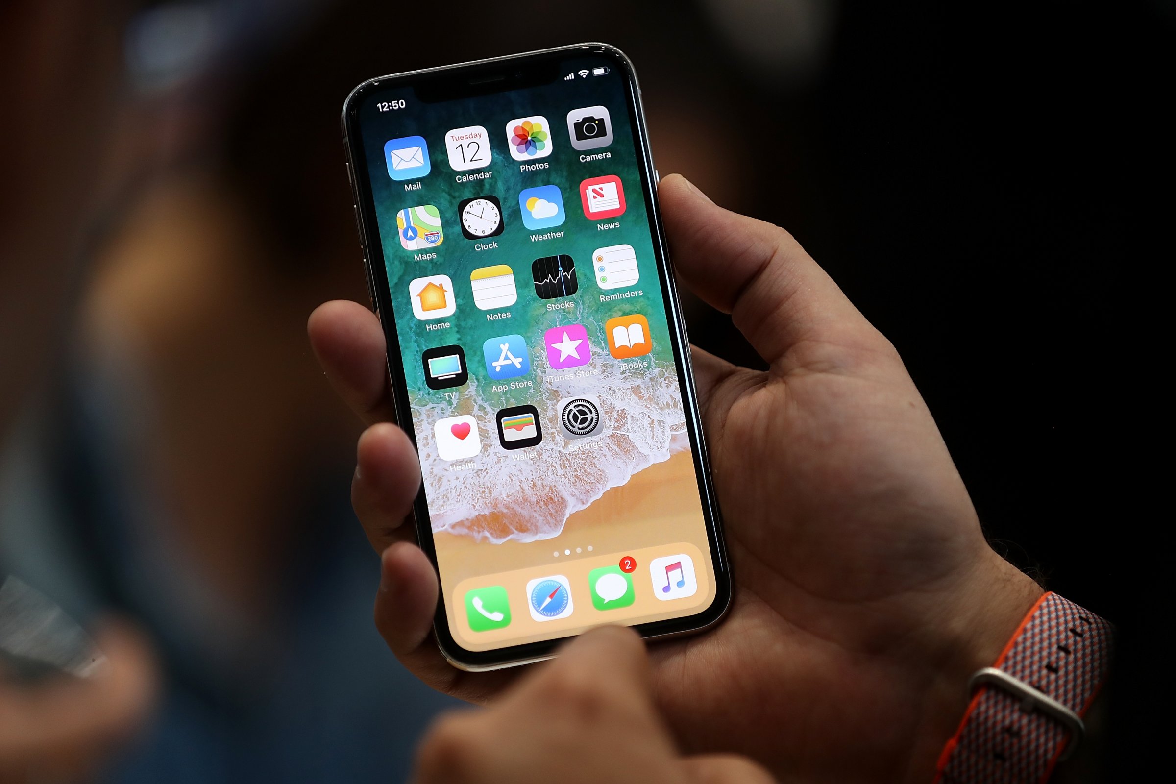 Giá sửa chữa iPhone X đủ mua một điện thoại Android cao cấp