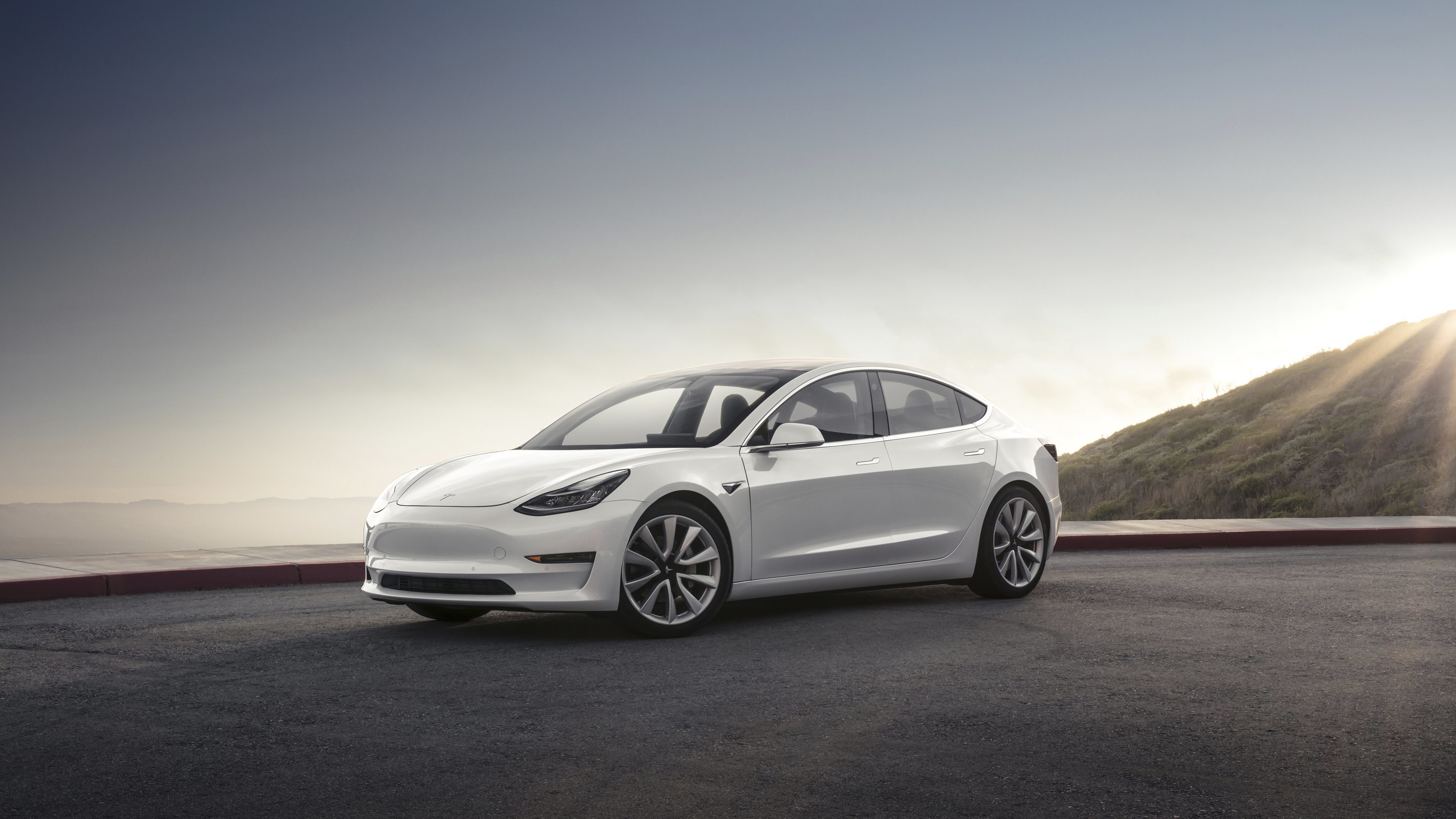 Mẫu xe điện Tesla Model 3 gặp rắc rối, Musk nói 'nút cổ chai' ở khâu sản xuất