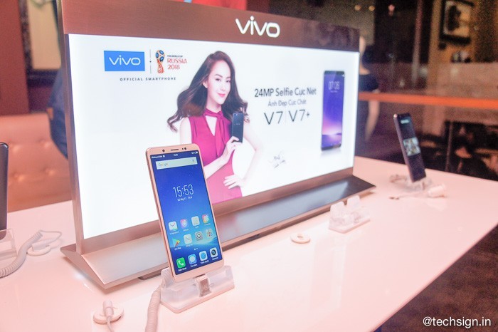 Vivo V7 ra mắt giá 7 triệu: máy nhẹ, nhận diện khuôn mặt và chụp ảnh xoá phông