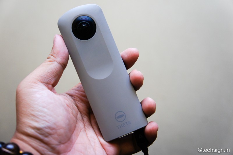 Camera 360 Ricoh Theta V ra mắt tại Việt Nam giá 11 triệu, có bán cả phụ kiện