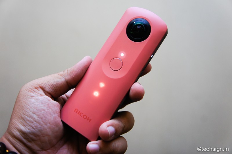 Camera 360 Ricoh Theta V ra mắt tại Việt Nam giá 11 triệu, có bán cả phụ kiện