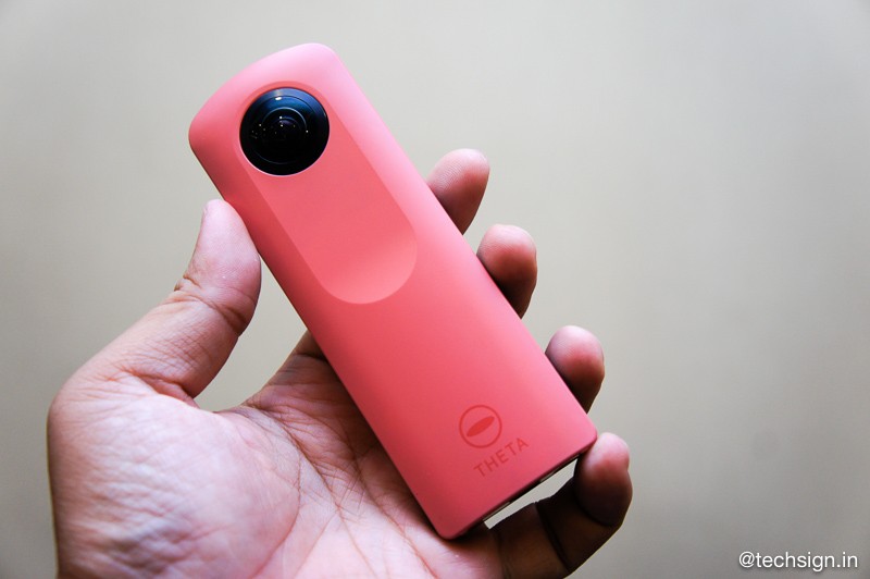 Camera 360 Ricoh Theta V ra mắt tại Việt Nam giá 11 triệu, có bán cả phụ kiện