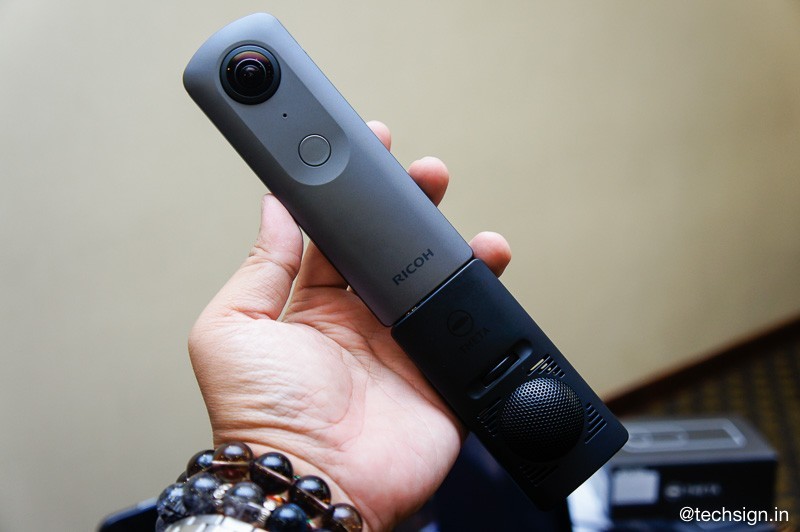 Camera 360 Ricoh Theta V ra mắt tại Việt Nam giá 11 triệu, có bán cả phụ kiện