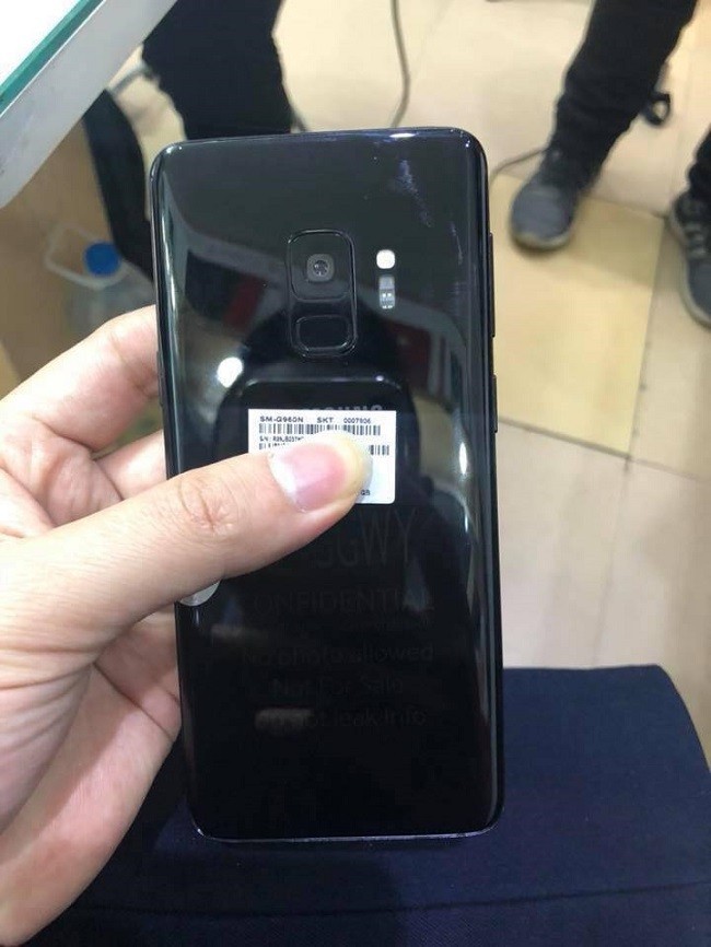 Xuất hiện hình ảnh Galaxy S9 "bằng xương bằng thịt" đầu tiên 