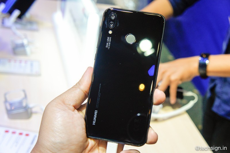 Ảnh cận cảnh Huawei Nova 3e: thiết kế, chụp ảnh đẹp, mặt lưng kính lưu dấu vân tay