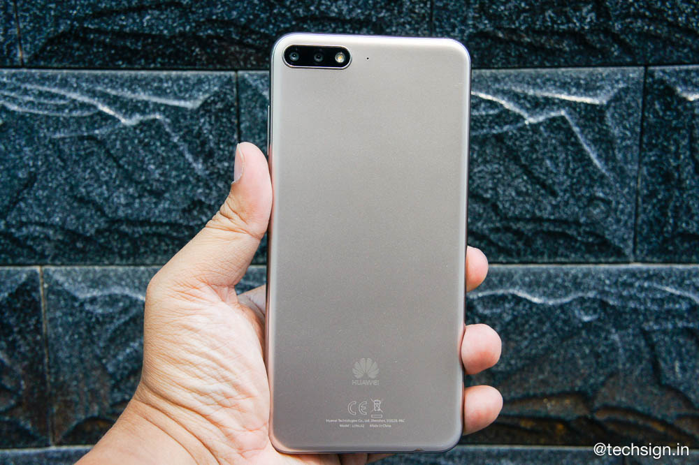 Trên tay Huawei Y7 Pro 2018: vỏ giả kim, màn hình đẹp, camera sau hơi lồi