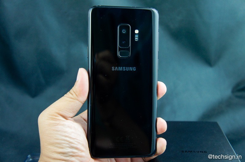 Mở hộp Samsung Galaxy S9+ bản màu đen: hoàn thiện đẹp và bóng bẩy