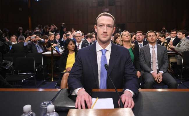 Chính hồ sơ của Mark Zuckerberg cũng bị lộ trong scandal vừa rồi