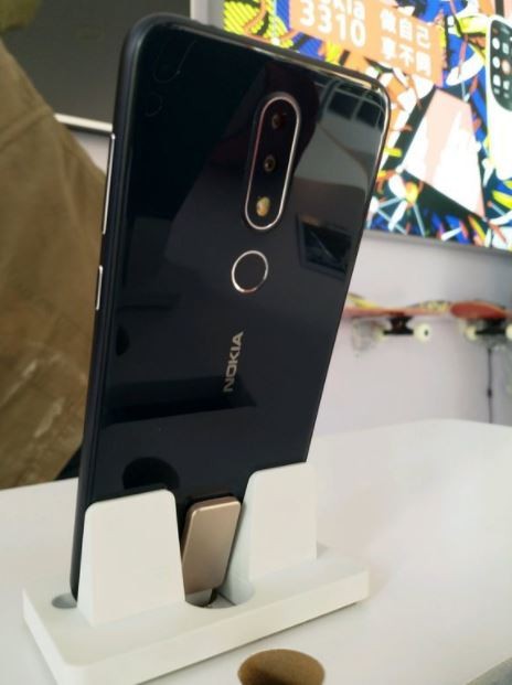 Nokia X lộ thiết kế "tai thỏ", camera kép