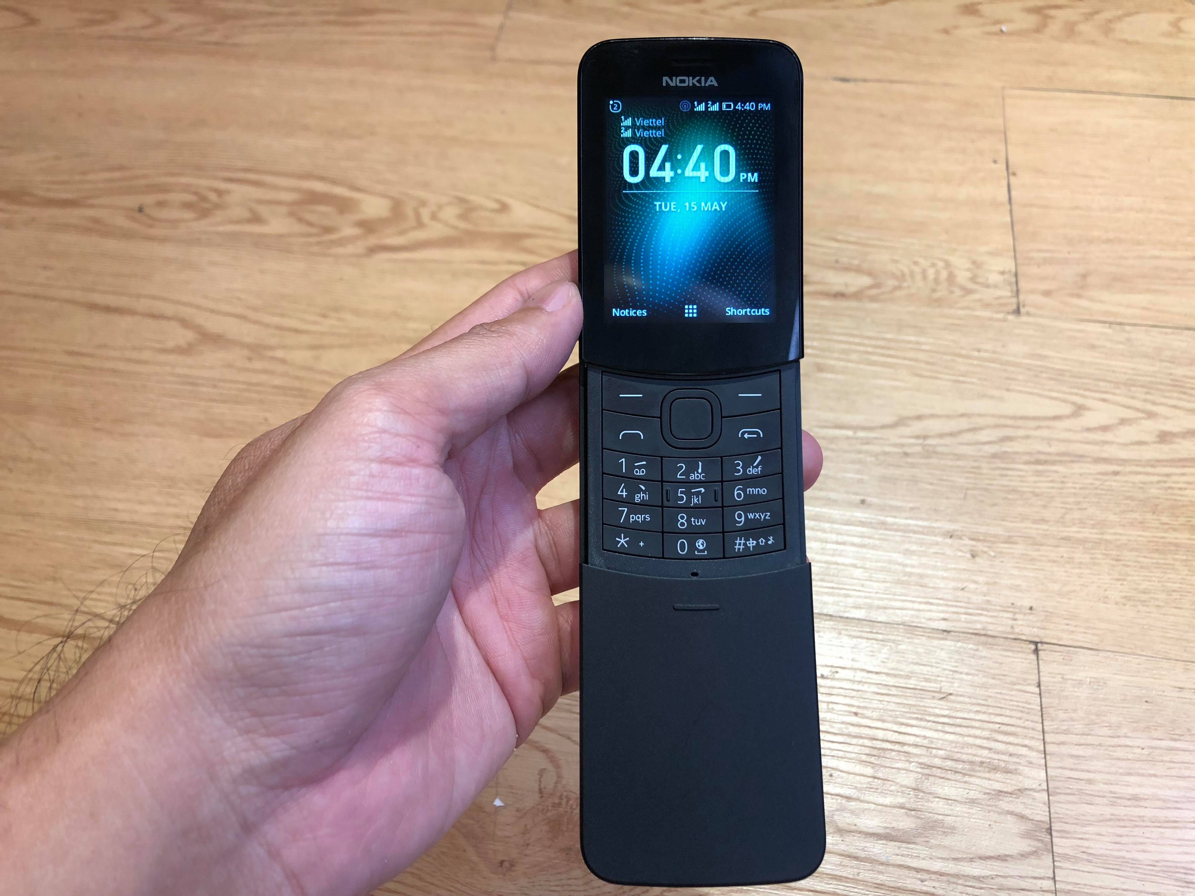 Cận cảnh Nokia 8110 4G chính hãng Việt Nam