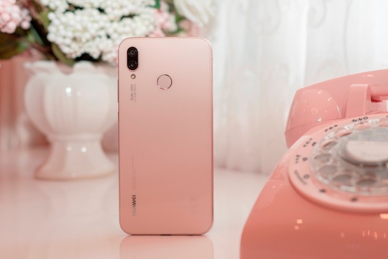 Huawei Nova 3e bổ sung thêm màu hồng Sakura Pink, bán từ hôm nay