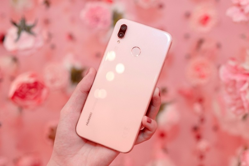 Huawei Nova 3e bổ sung thêm màu hồng Sakura Pink, bán từ hôm nay