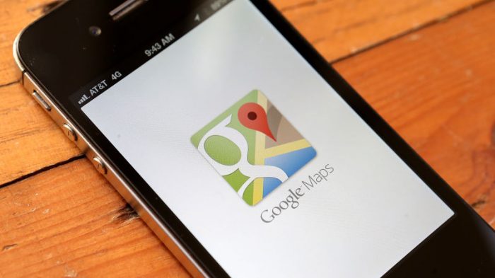 Một phụ nữ "khoe ngực" trên Google Maps