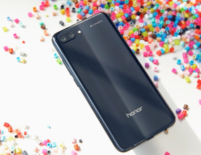 Honor 10 có giá chính thức 10 triẹu đồng, bán từ 2/6