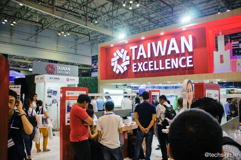 Tham quan gian hàng Taiwan Excellence tại triển lãm Vietnam ICT COMM 2018