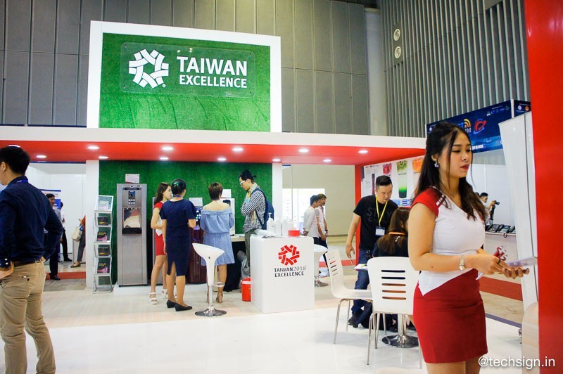 Tham quan gian hàng Taiwan Excellence tại triển lãm Vietnam ICT COMM 2018