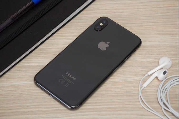 Các nhà sản xuất linh kiện cho iPhone X cần được "giải cứu"