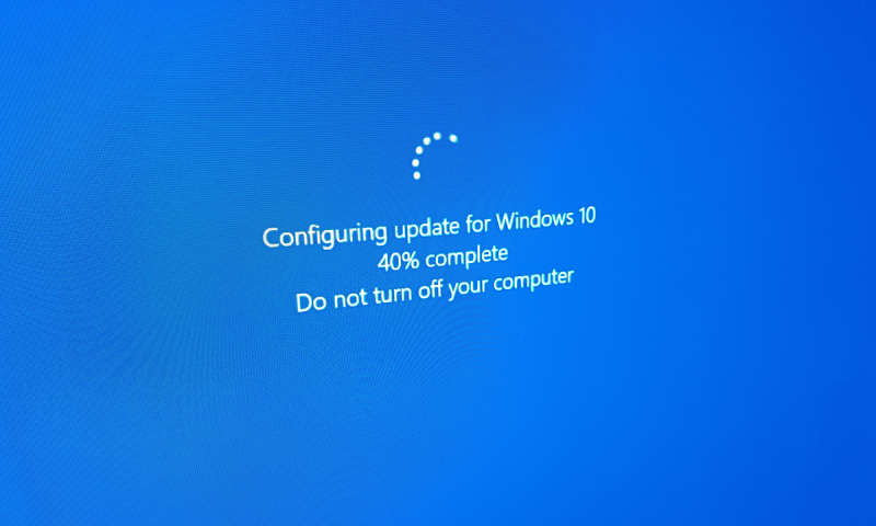 Windows 10 ứng dụng máy học ngăn cập nhật khi máy đang chạy