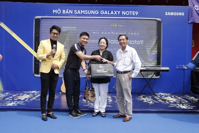 FPT Shop mở bán Galaxy Note9