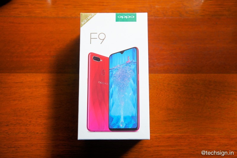 Mở hộp OPPO F9: mặt lưng đẹp, bám nhiều vân tay