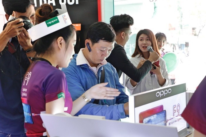 OPPO F9 lên kệ FPT Shop, hệ thống ghi nhận hơn 11.000 đơn đặt hàng