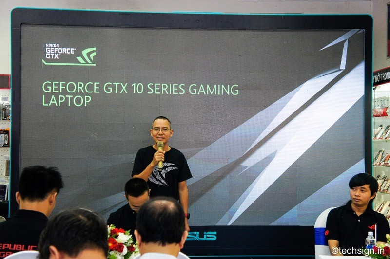 FPT Shop bán độc quyền laptop gaming ASUS F560, giá 17 triệu đồng