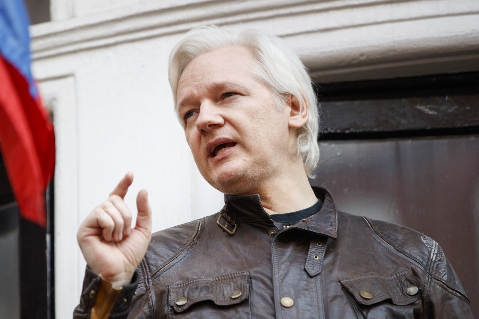 WikiLeaks bỏ chức danh tổng biên tập của Julian Assange