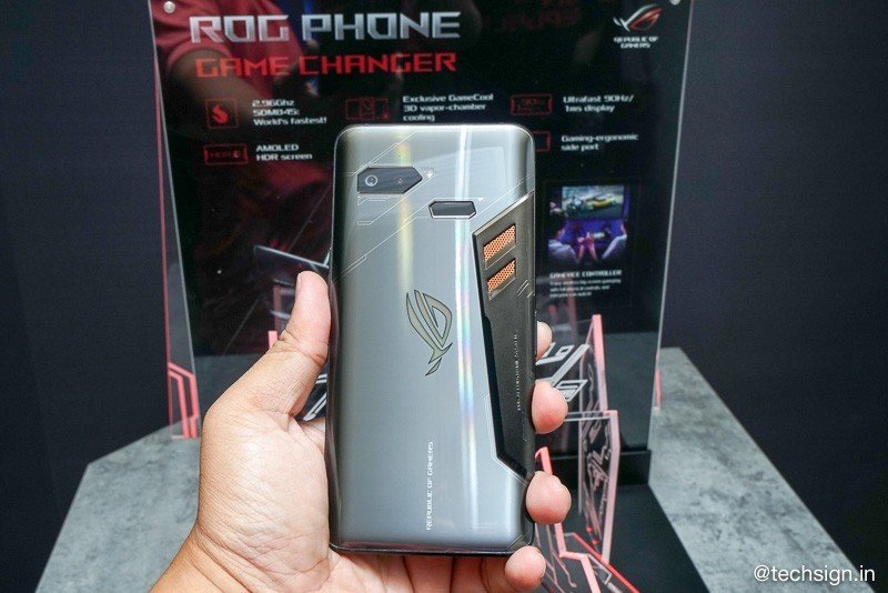 ASUS ra mắt ROG Phone chuyên phục vụ game, giá từ 20 triệu đồng