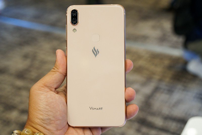 Ra mắt 4 smartphone Vsmart giá từ 2,5 triệu đồng