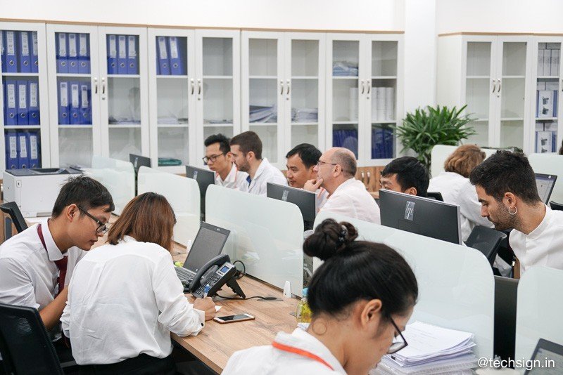 Thăm nhà máy sản xuất điện thoại VinSmart