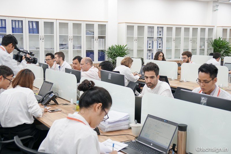 Thăm nhà máy sản xuất điện thoại VinSmart