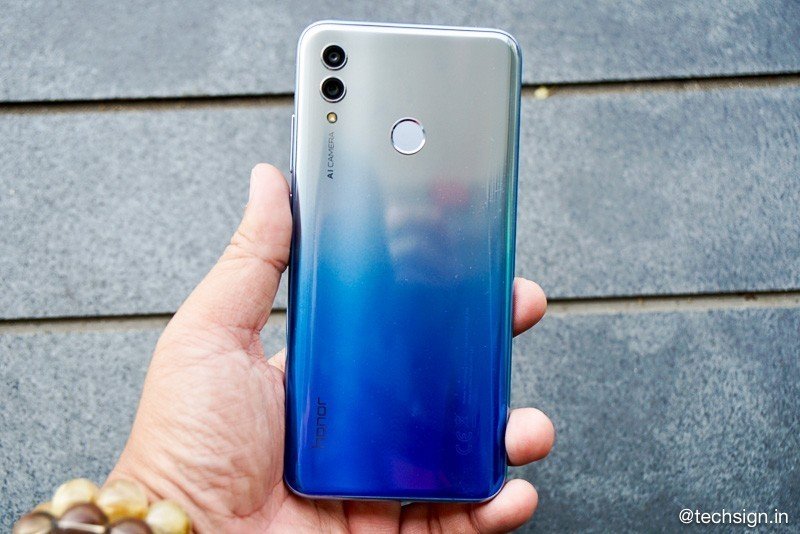 Mở hộp Honor 10 Lite: cong bóng bẩy, camera lồi rất ít