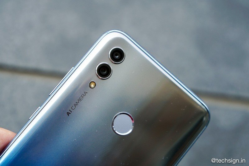 Mở hộp Honor 10 Lite: cong bóng bẩy, camera lồi rất ít