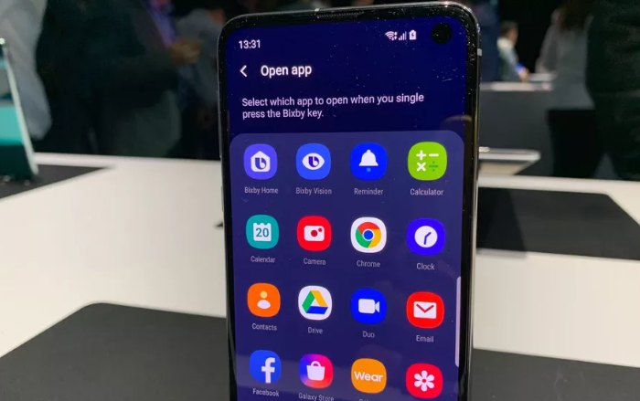 Người dùng có thể đặt lại nút Bixby trên Galaxy S10 để mở ứng dụng khác