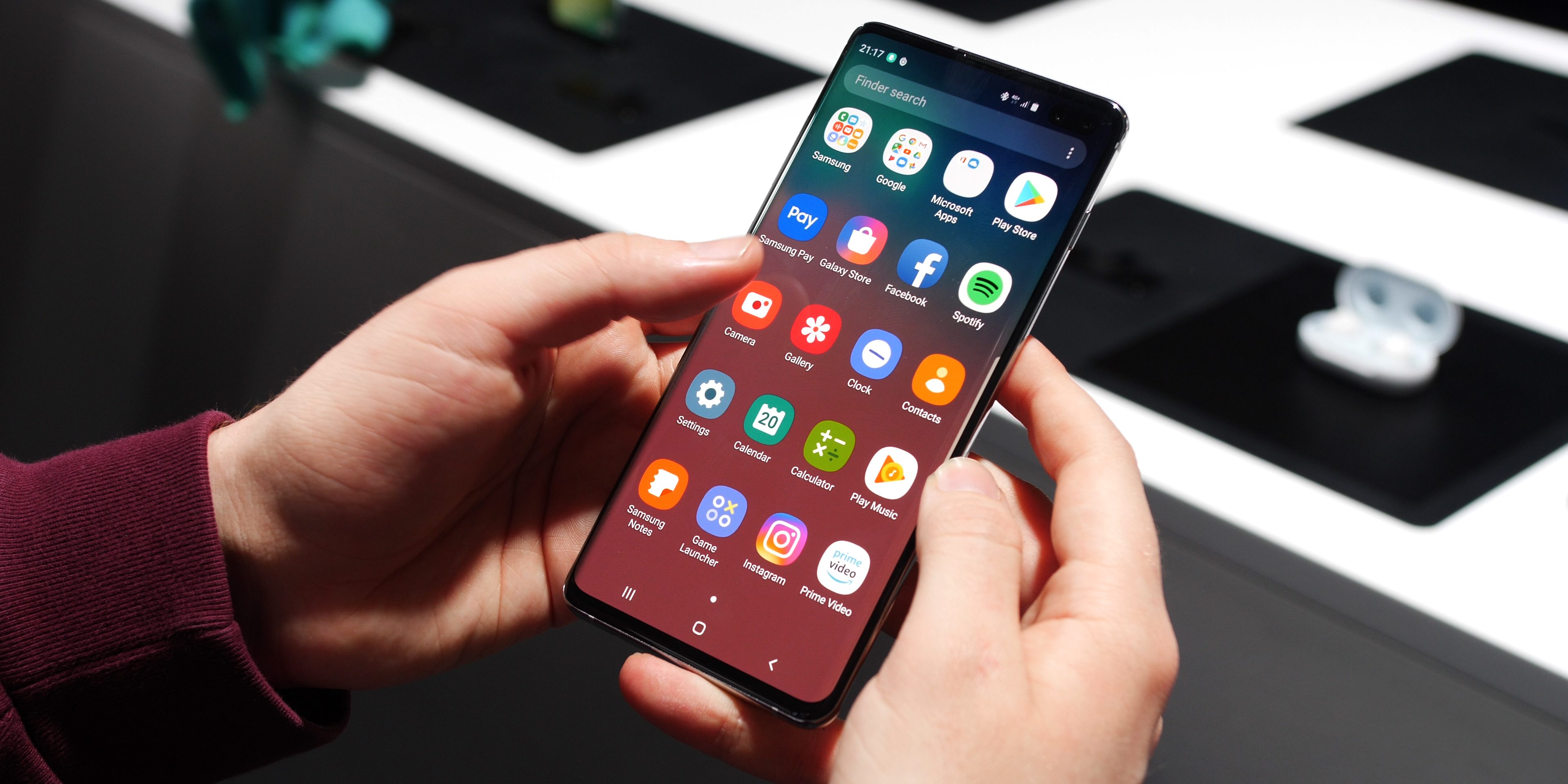 Samsung cấp bản cập nhật phần mềm đầu tiên cho Galaxy S10+