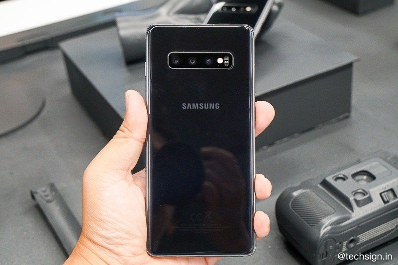 Trên tay sớm Samsung Galaxy S10 / S10 Plus: máy mỏng nhẹ, màn hình rất đẹp