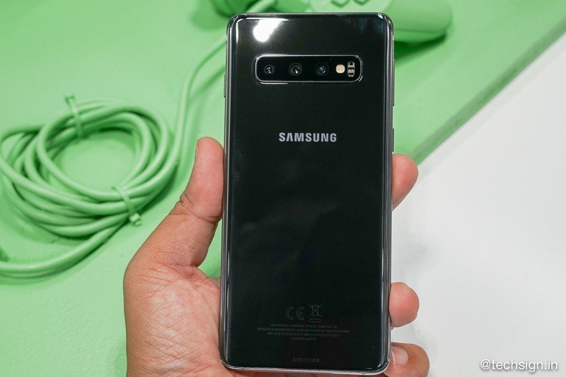 Trên tay sớm Samsung Galaxy S10 / S10 Plus: máy mỏng nhẹ, màn hình rất đẹp