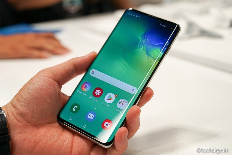 Trên tay sớm Samsung Galaxy S10 / S10 Plus: máy mỏng nhẹ, màn hình rất đẹp