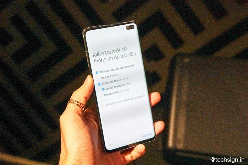 Galaxy S10 bị thả rơi, mổ bụng tại buổi tech offline của Di Động Việt