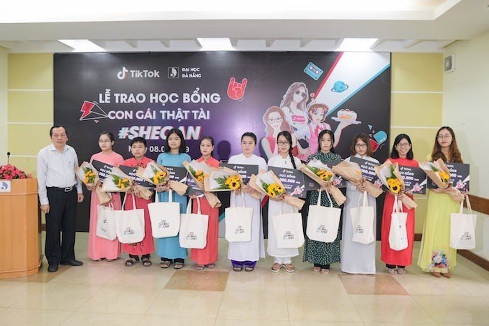 TikTok trao 30 suất học bổng tại Đại học Đà Nẵng